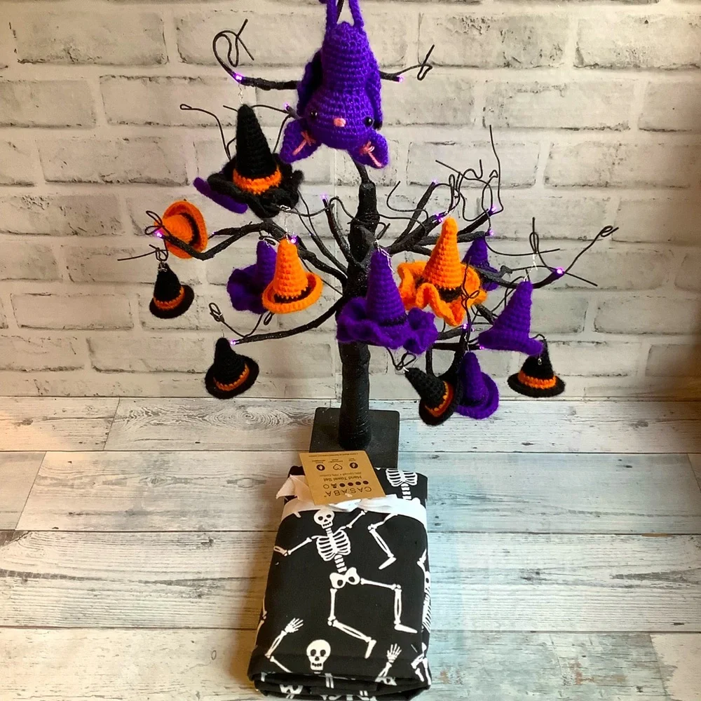 Casaba 2-Piece Dancing Bones Hand Towels